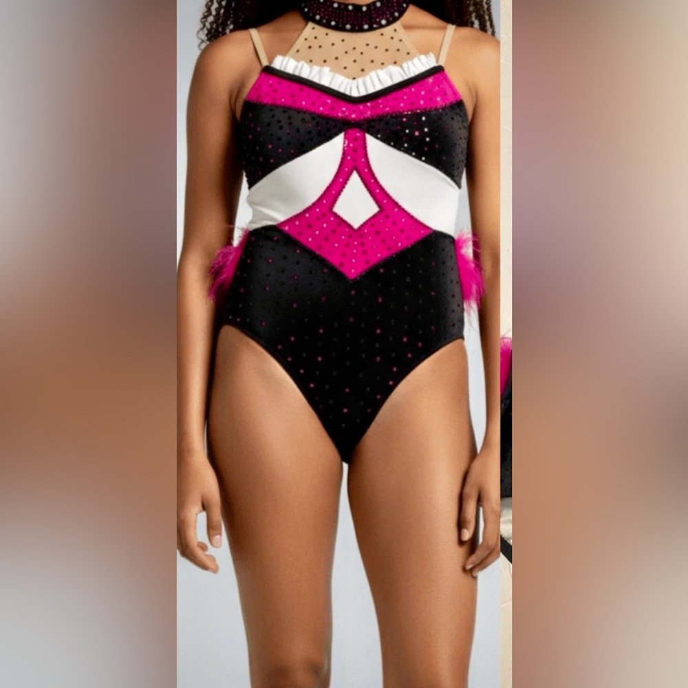 Glamour Sassy CXL Costume-Perfect Condition. Boa on Back. Accessories Included